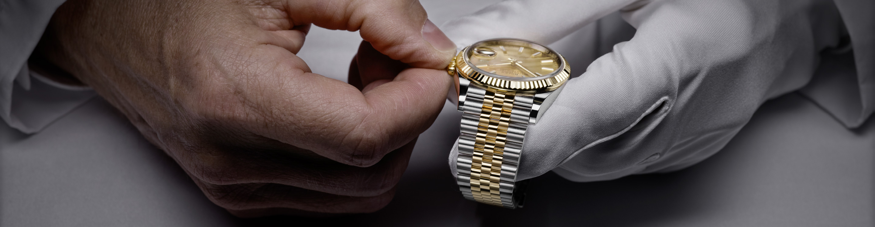 Rolex servicing cover sav 1910dh 001 landscape